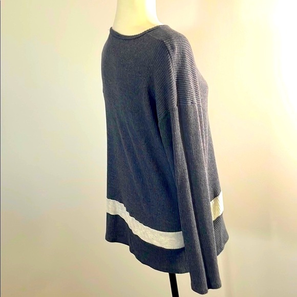 Papillon Gray & White Ribbed Long Sleeve Top, Soft Relaxed Fit Size S - Picture 4 of 7